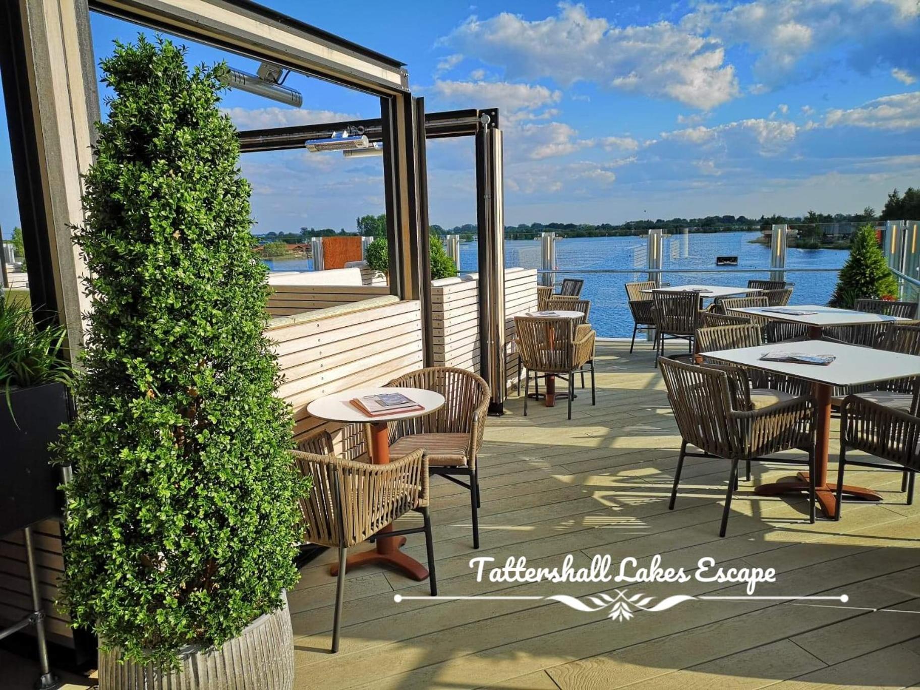 Meridian Tattershall Lakes Escape - Lakeside Lodge Caravan With A Fishing Peg Luxury Hot Tub Exterior foto